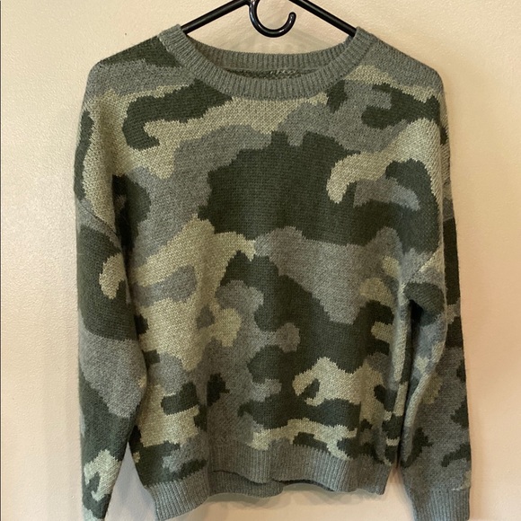 Lucky Brand Green and Gray Camouflage Crew Neck Sweater - Picture 1 of 4